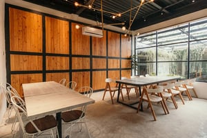 Junction Cafe, Uskup Agung