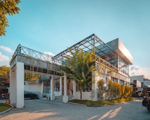 Junction Cafe, Uskup Agung